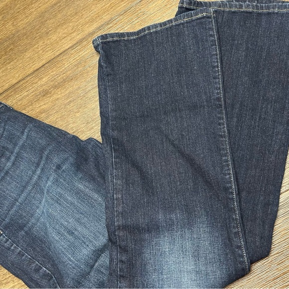 Levi's Dark Blue Bootleg Denim with stone wash Size 12 medium / 31 inch waist - Picture 8 of 8